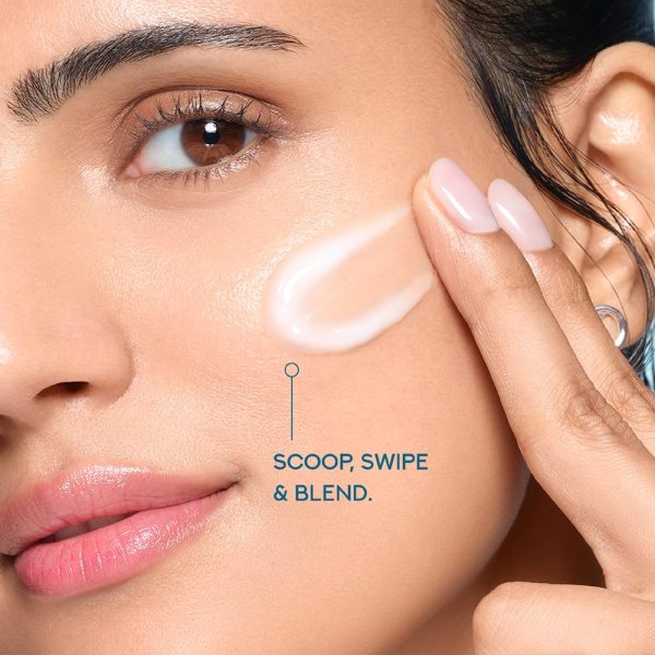 Pond's Super Light Gel Oil Free Moisturiser With Hyaluronic Acid + Vitamin E, 25g - Image 4